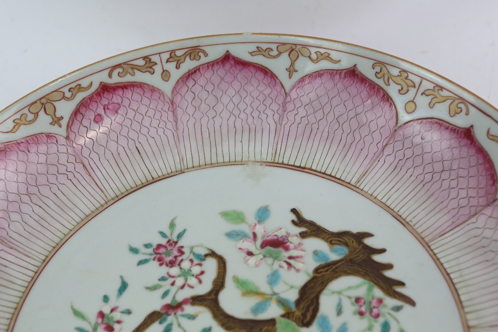 A set of five famille rose dishes; each one decorated with a central floral design surrounded by a - Image 9 of 23