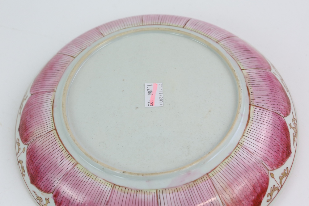 A set of five famille rose dishes; each one decorated with a central floral design surrounded by a - Image 15 of 23