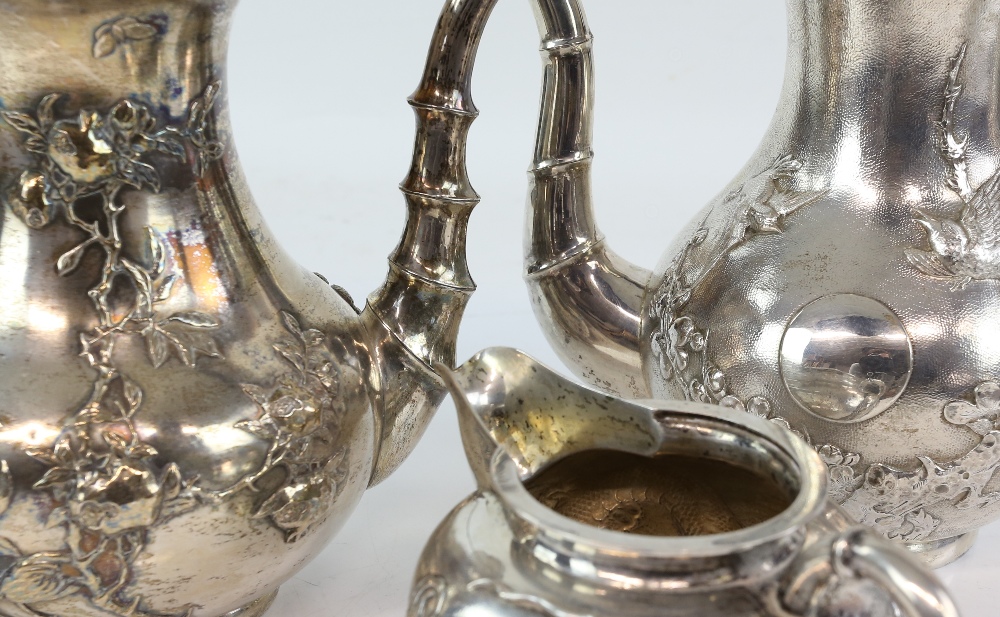 Chinese Export silver composite tea service, comprising a matches set of two teapots, both by - Image 2 of 4