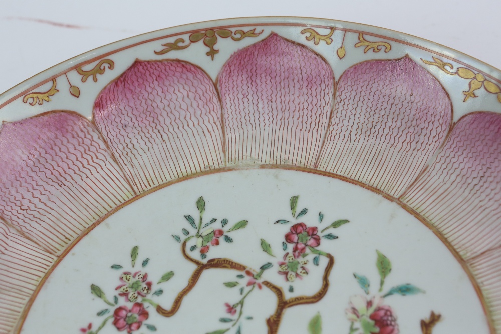 A set of five famille rose dishes; each one decorated with a central floral design surrounded by a - Image 5 of 23