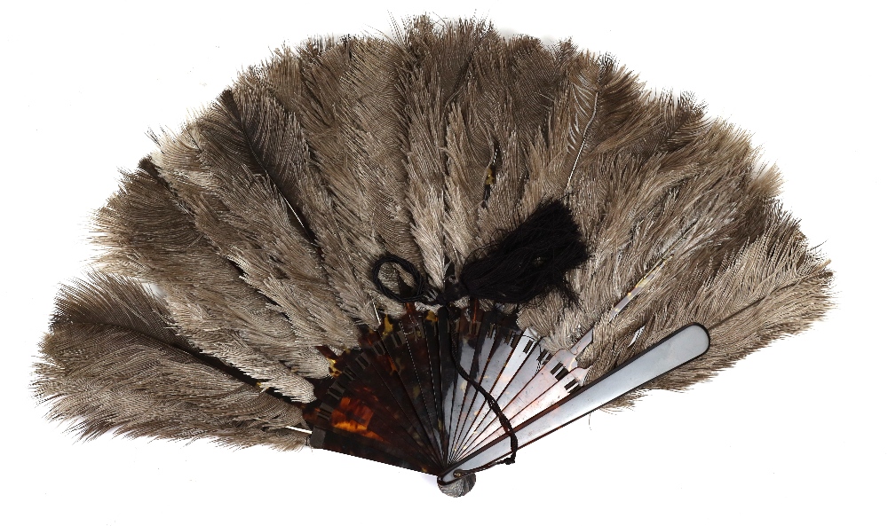 Small collection of fans including a 1920s faux tortoiseshell feather, Victorian sequined fan, and - Image 5 of 8