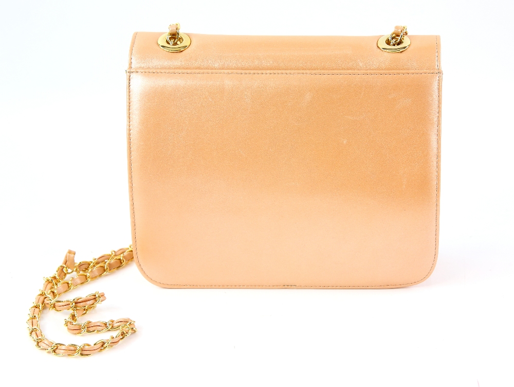 Bruno Magli peach coloured handbag with gold chain shoulder handle with dust bag and a red holdall. - Image 2 of 6