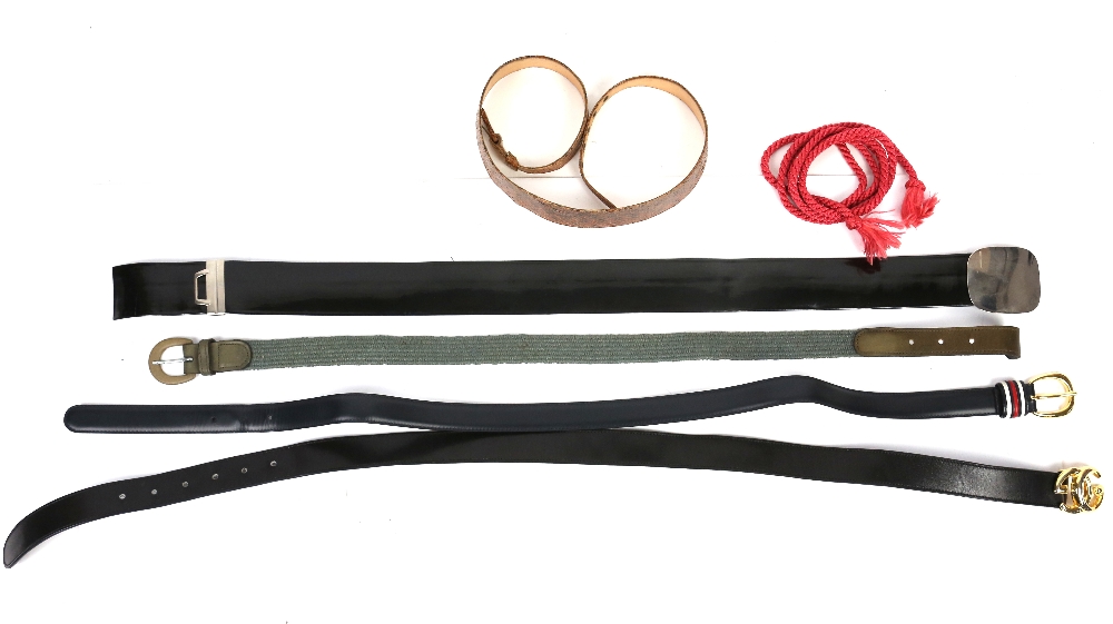 A large quantity of belts to include 2 Gucci belts and a Mulberry belt, a chain link plated belt - Image 4 of 10