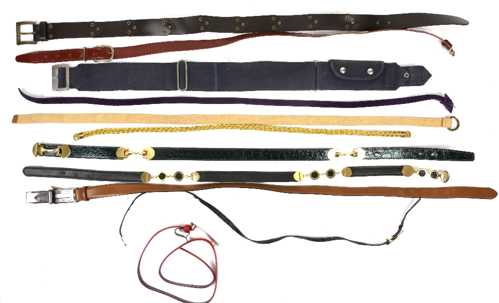 A large quantity of belts to include 2 Gucci belts and a Mulberry belt, a chain link plated belt - Image 3 of 10