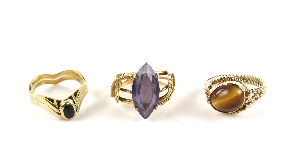 Three abstract gem set ring, one centrally set marquise cut synthetic colour change sapphire, 19 x - Image 2 of 2