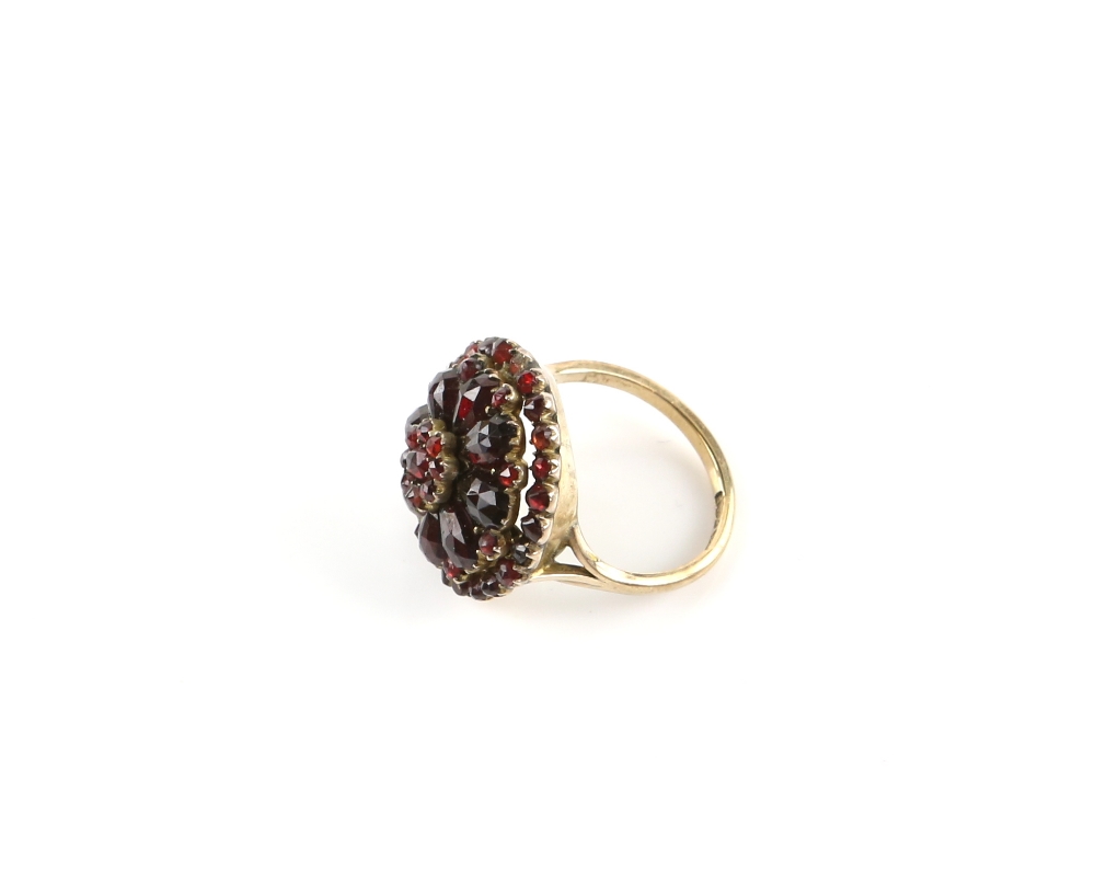 Vintage red paste cluster ring, in 9 ct gold, ring size P . CONDITION, one small stone on edge - Image 2 of 4