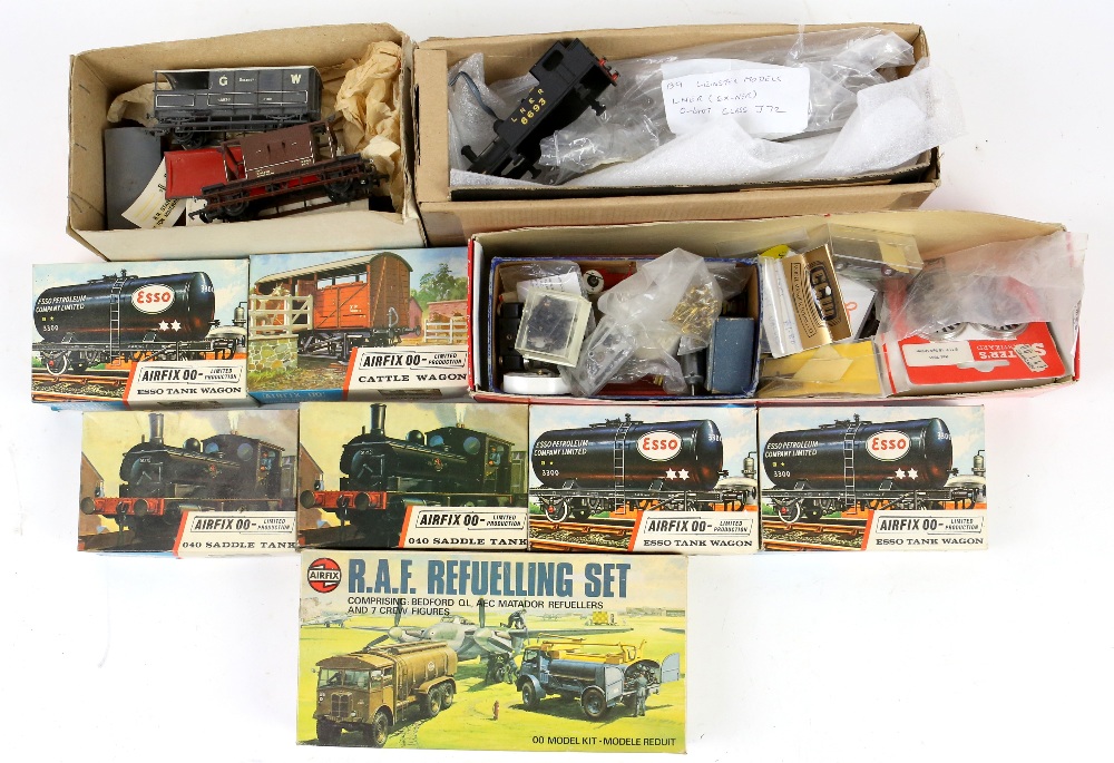 Selection of train and model railway related model kits, to include Mega Kits, Acorn BIG4 B R - Image 6 of 10