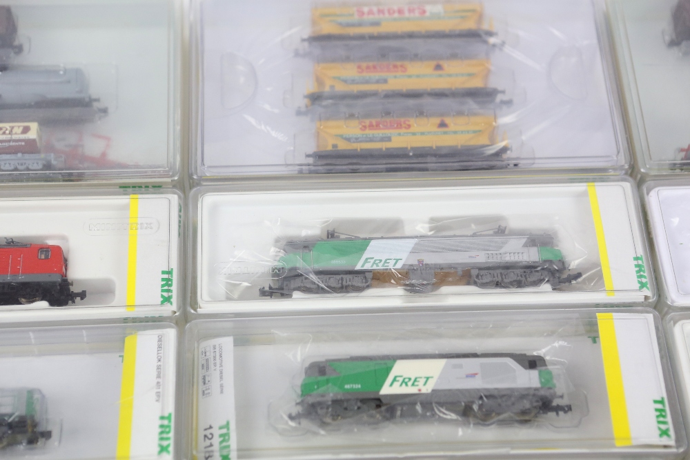 Collection of Minitrix N gauge diesel locomotives, carriages and rolling stock, comprising, 15660, - Image 3 of 5