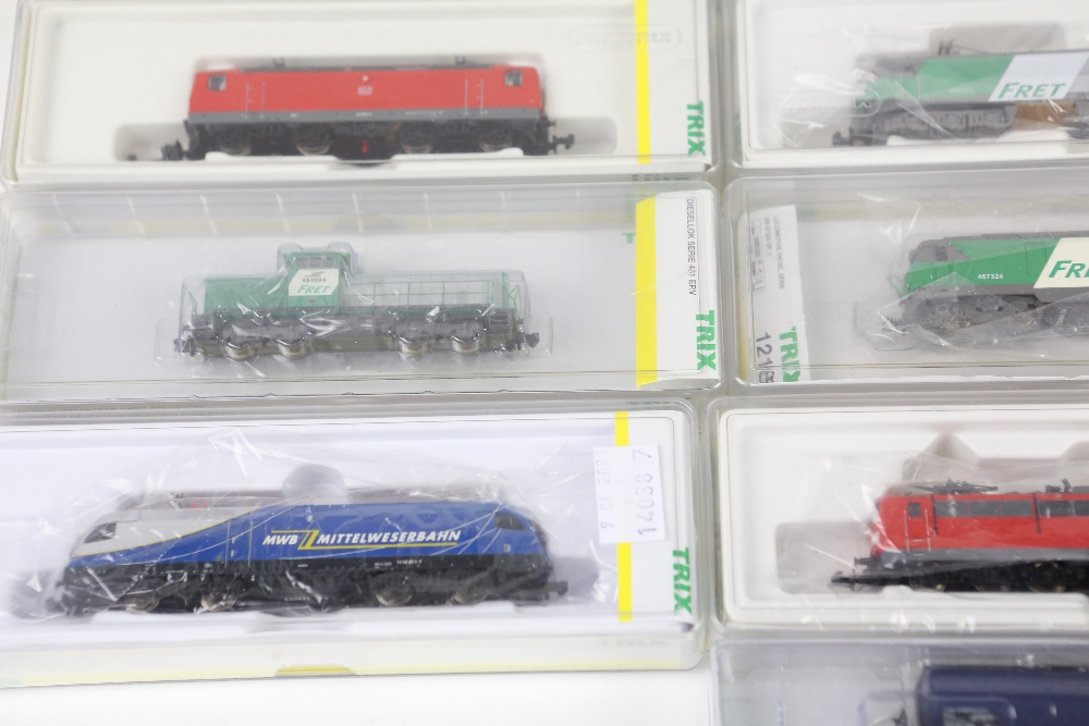 Collection of Minitrix N gauge diesel locomotives, carriages and rolling stock, comprising, 15660, - Image 4 of 5