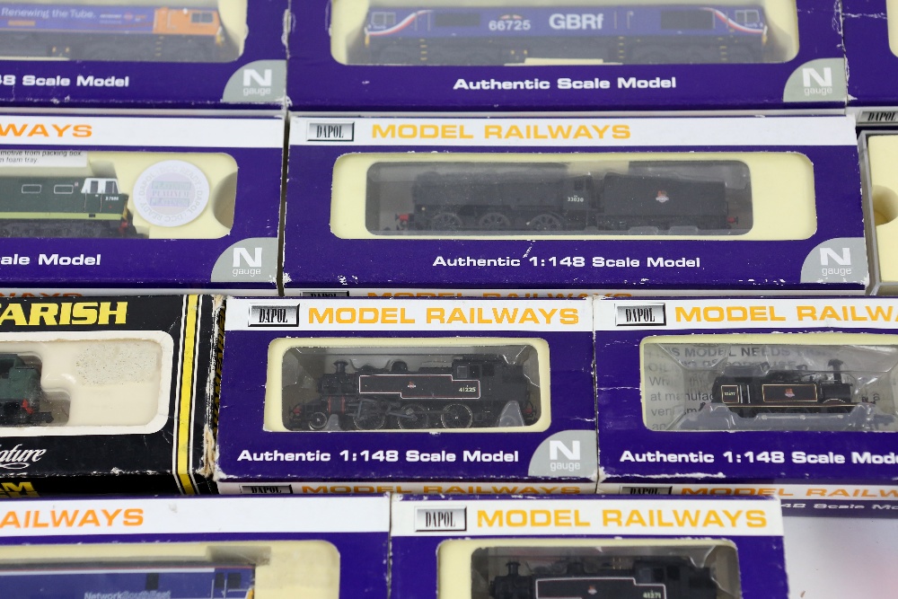 Twelve Graham Farish N gauge diesel locomotives and carriages, plus Dapol and other N gauge - Image 3 of 4