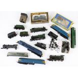 Collection of Graham Farish Shredded Wheat N gauge model locomotives and carriages, Eckon signal