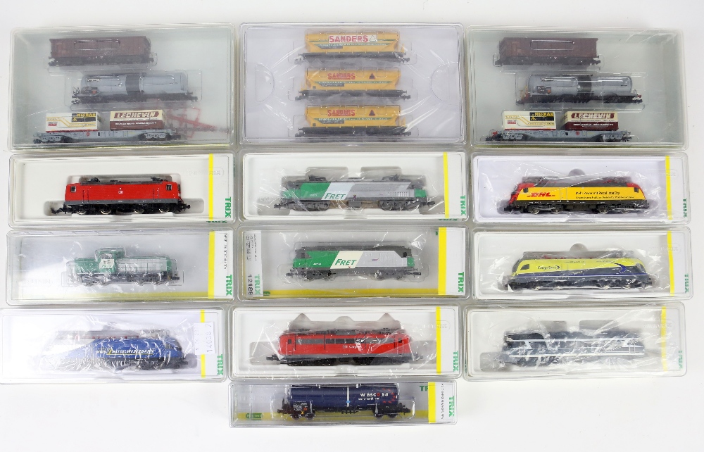 Collection of Minitrix N gauge diesel locomotives, carriages and rolling stock, comprising, 15660, - Image 2 of 5