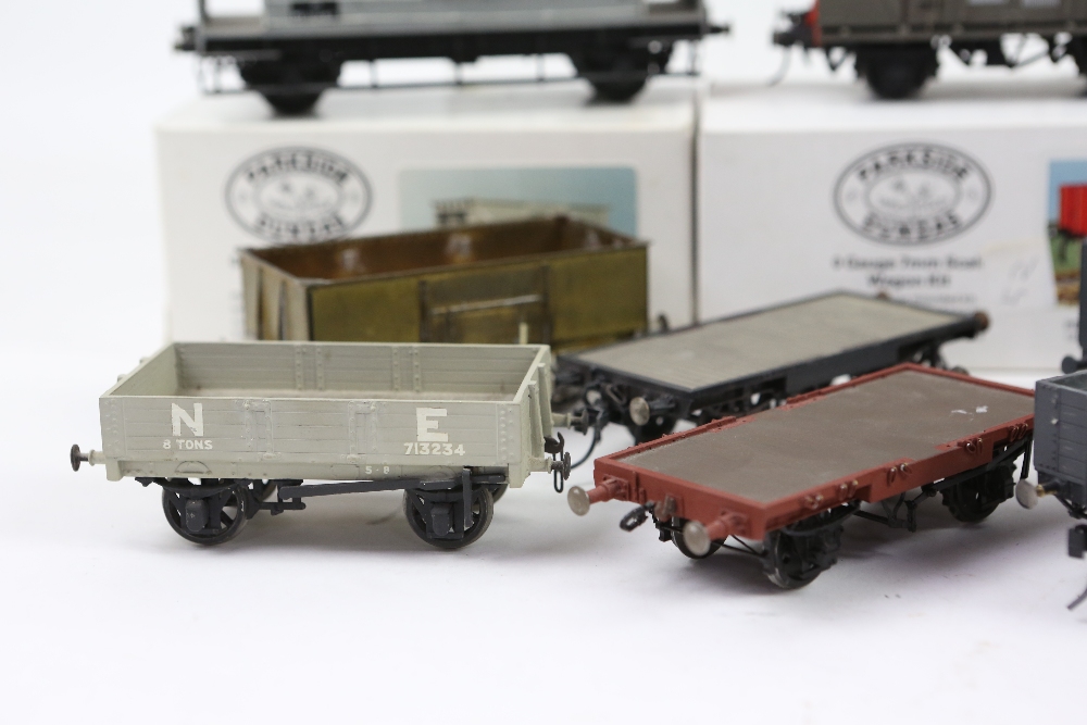 Fourteen O gauge assembled kit-built wagons, one part assembled, one unassembled and three - Image 5 of 7