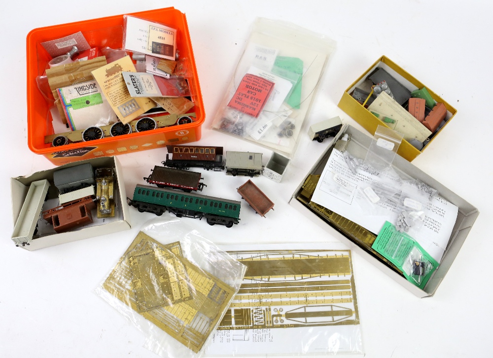 Selection of train and model railway related model kits, to include Mega Kits, Acorn BIG4 B R - Image 8 of 10