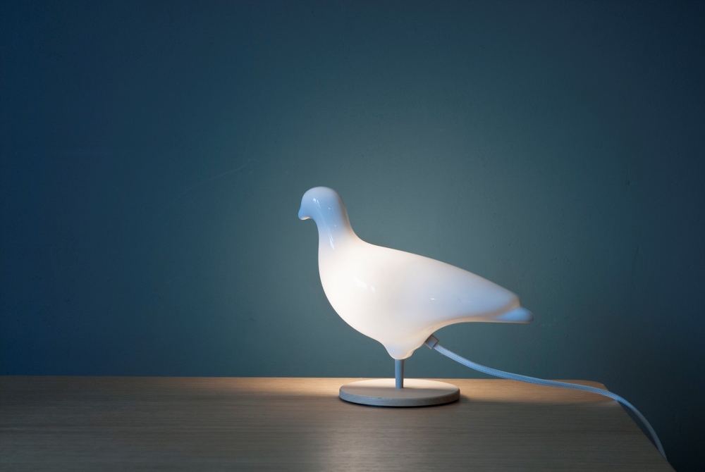 Ed Carpenter (b.1974) White Pigeon light, dimensions are (life size) approx W 250 x D 120 H 220 mm.