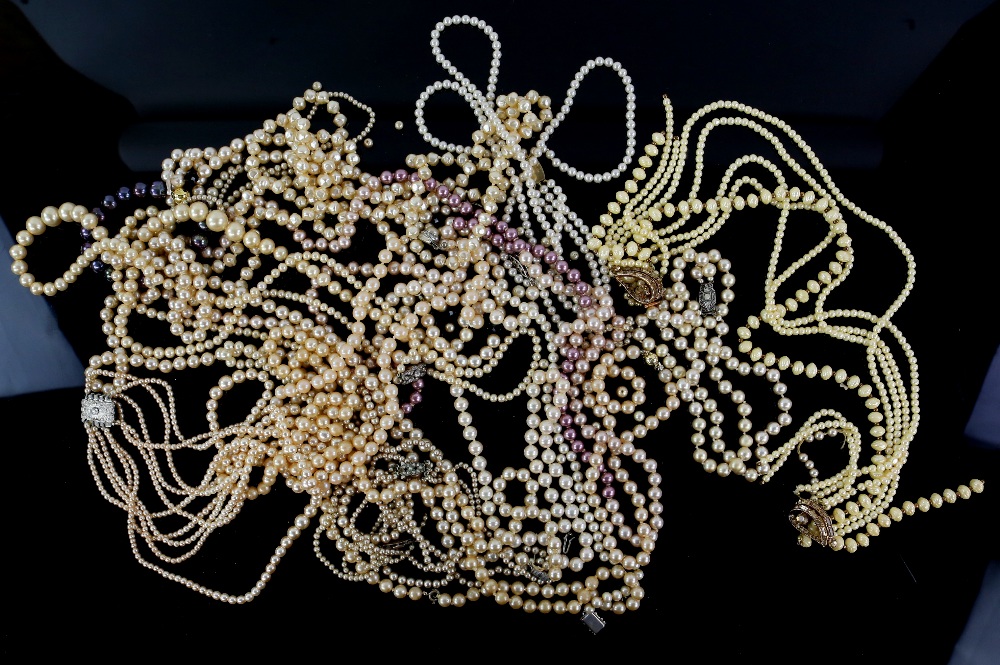 Large quantity of Majorcan pearl jewellery, in original boxes, faux pearls, fashion watches,