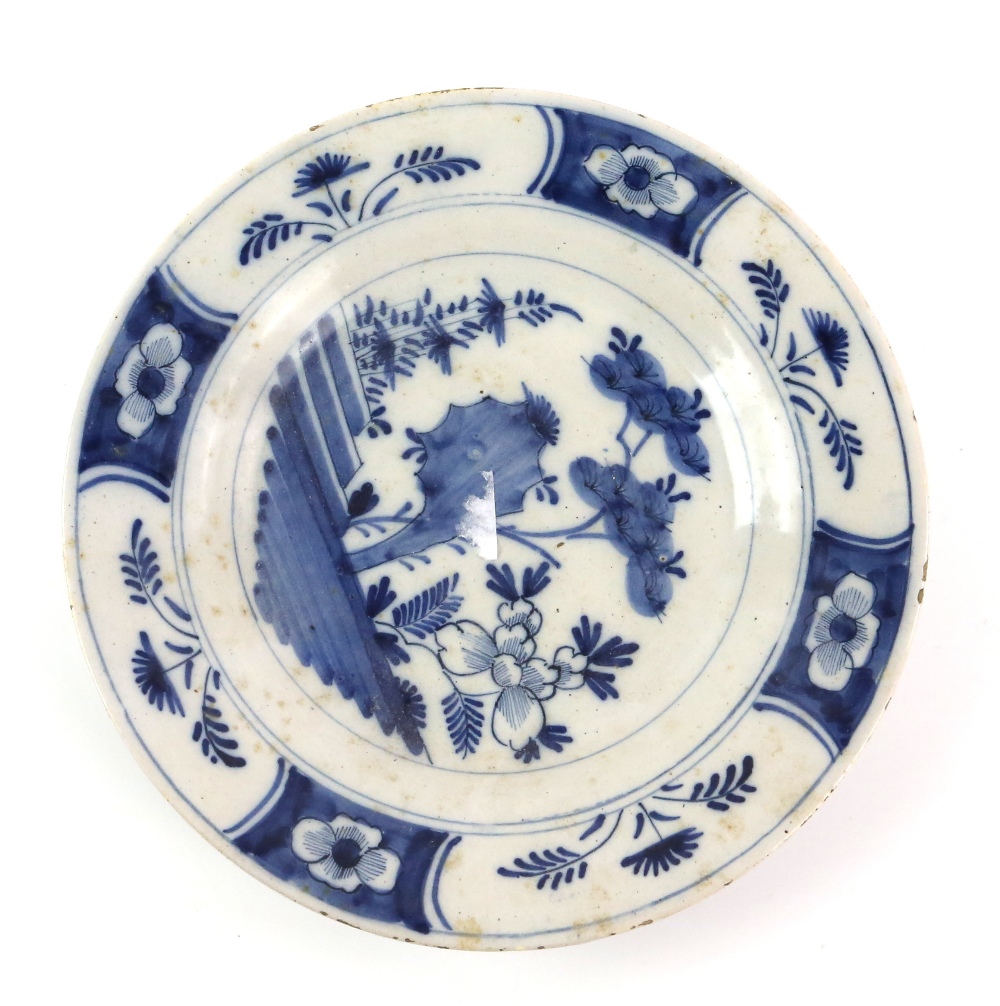 Pair of 18th century delft plates decorated in the Chinese taste, 23cm and another 23cm (3). - Image 7 of 12