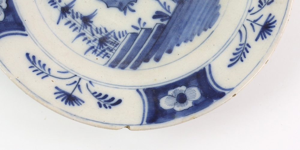 Pair of 18th century delft plates decorated in the Chinese taste, 23cm and another 23cm (3). - Image 12 of 12