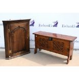 18th Century style oak coffer, with hinged lid on bracket supports, 51 x 91 x 33cm together with