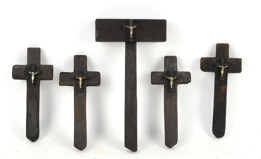 Vampire hunters kit in 20th century stained pine box, with wooden crucifixes (4), wooden hammer, - Image 3 of 3