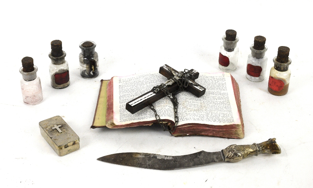 Vampire hunters kit in 20th century stained pine box, with wooden crucifixes (4), wooden hammer, - Image 2 of 3