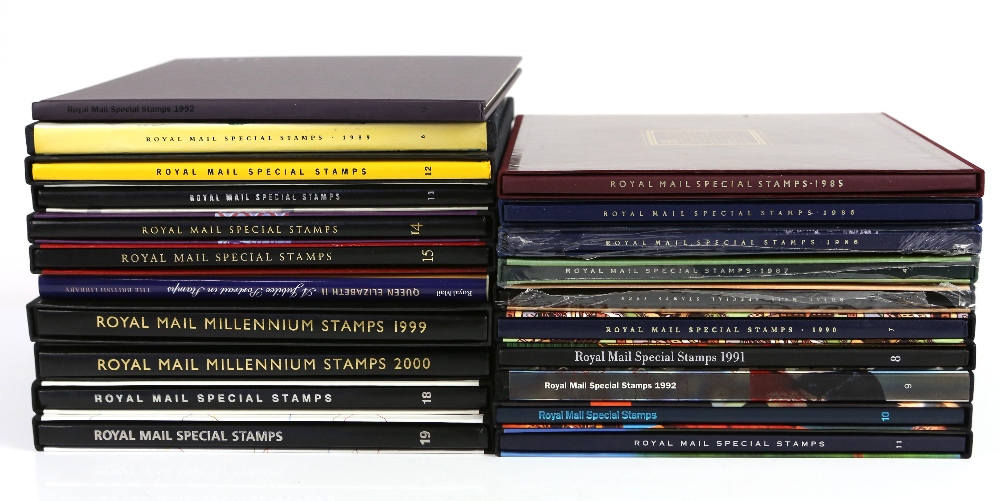 Great Britain Year Books ( 1985-2002 ) ( 20 Books )