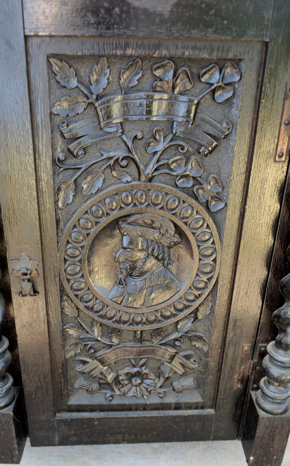 20th century oak cabinet, two cupboard doors carved with flowers and busts, having barley twist - Image 3 of 3