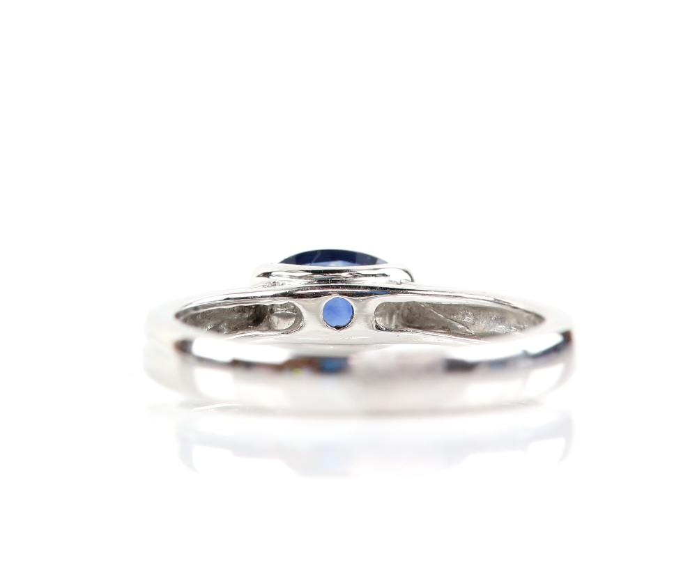 Contemporary sapphire ring, oval cut sapphire, estimated weight 0.90 carats, mount stamped 18 ct, - Image 3 of 3