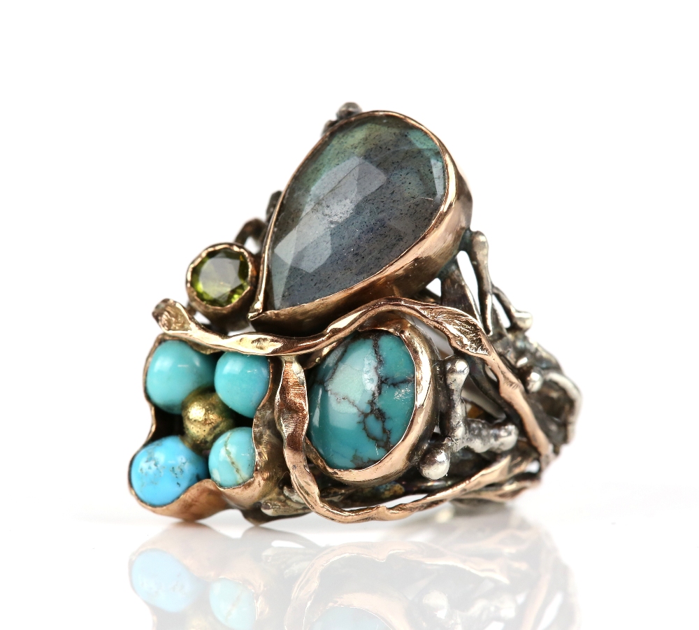 Italian abstract gem set ring, with a pear cut labradorite, round cut peridot and turquoise, mounted - Image 3 of 3