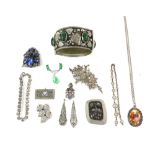 Mixed vintage costume jewellery, including shell necklaces, faux pearls, bead necklaces, chains,