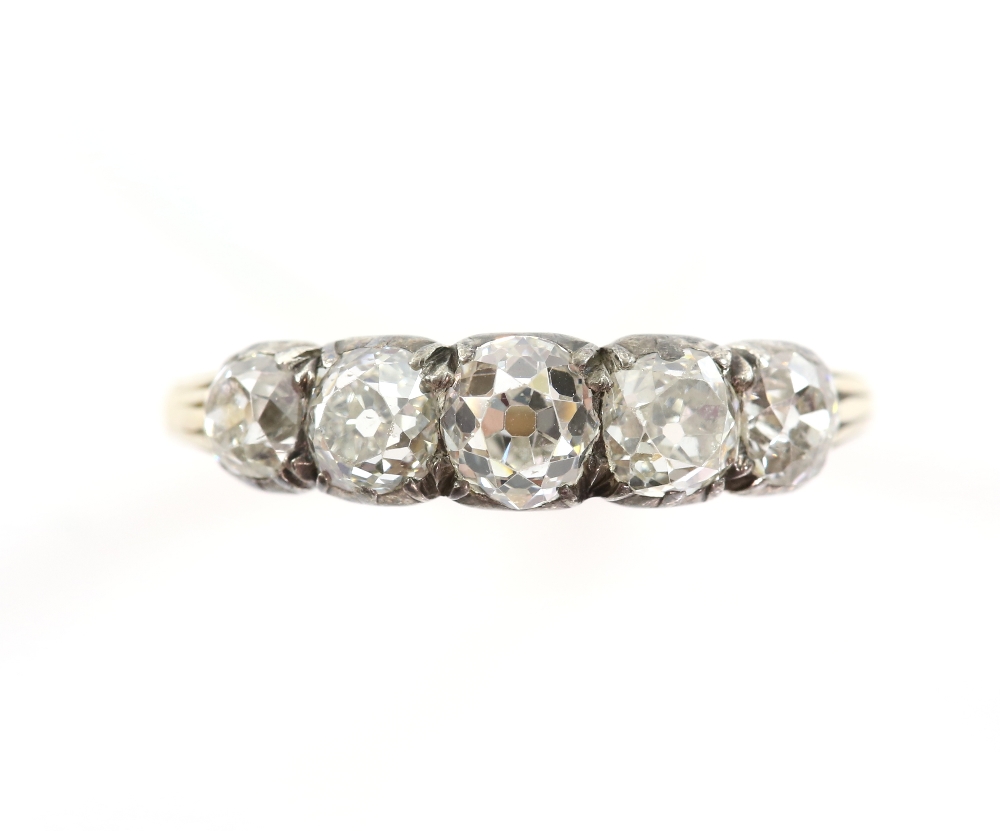 Antique five stone ring, set with graduated old cut diamonds, estimated total diamond weight 1.50 - Image 2 of 5