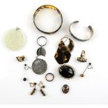 Mixed group of items including a silver 1922 dollar in surround on a silver plated keyring,
