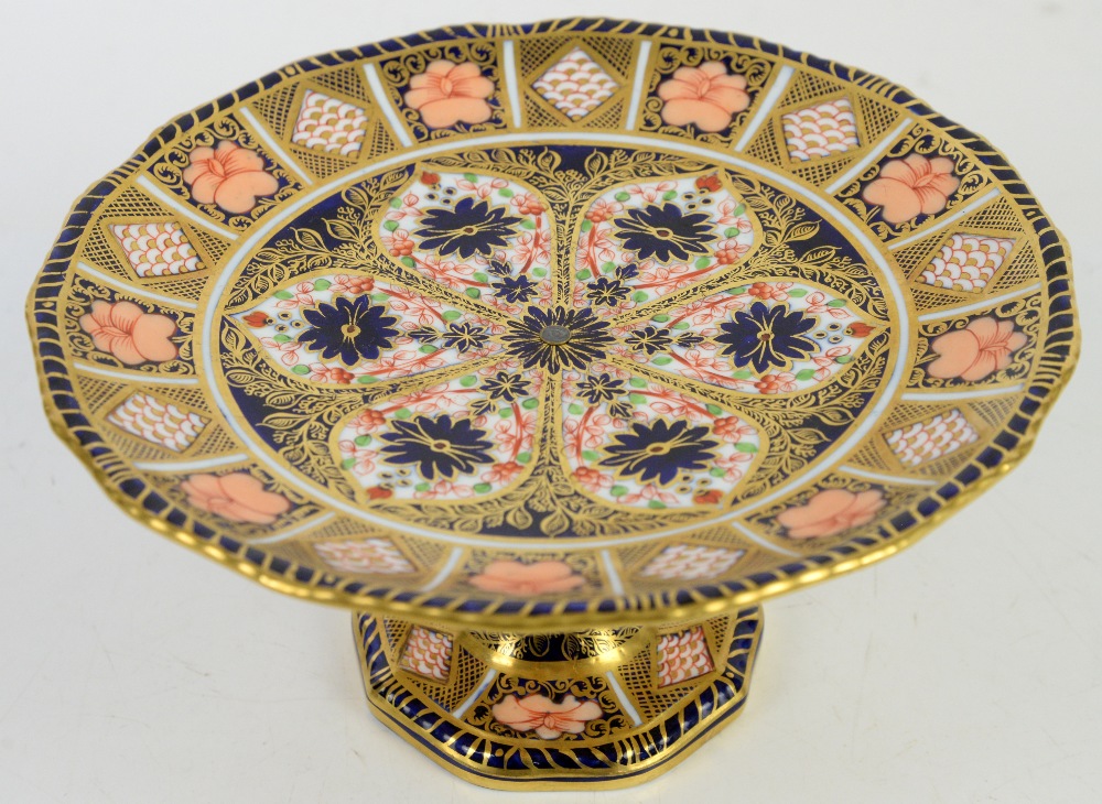 Royal Crown Derby Imari pattern no 1126 shaped circular cake stand, 24cm diameter - Image 2 of 6