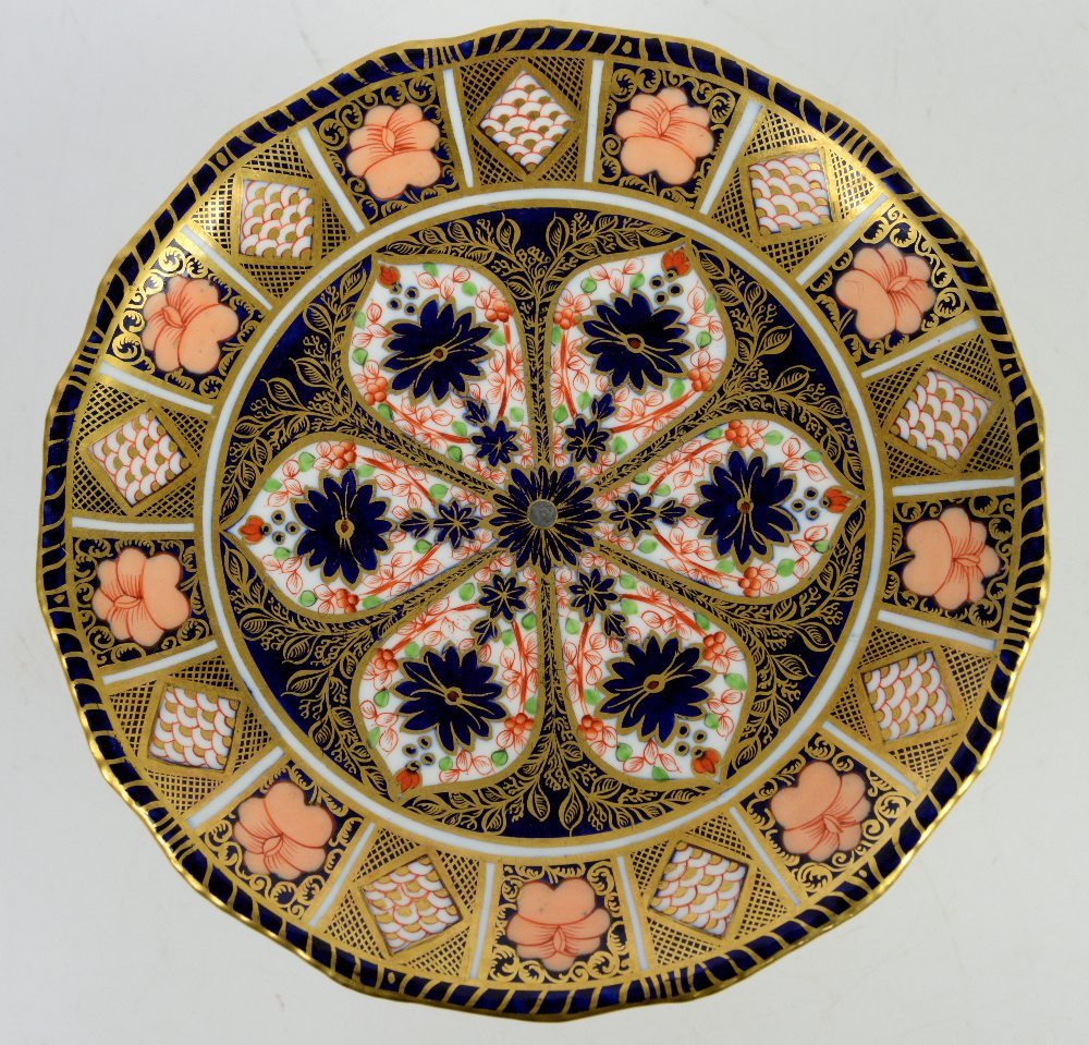 Royal Crown Derby Imari pattern no 1126 shaped circular cake stand, 24cm diameter - Image 3 of 6