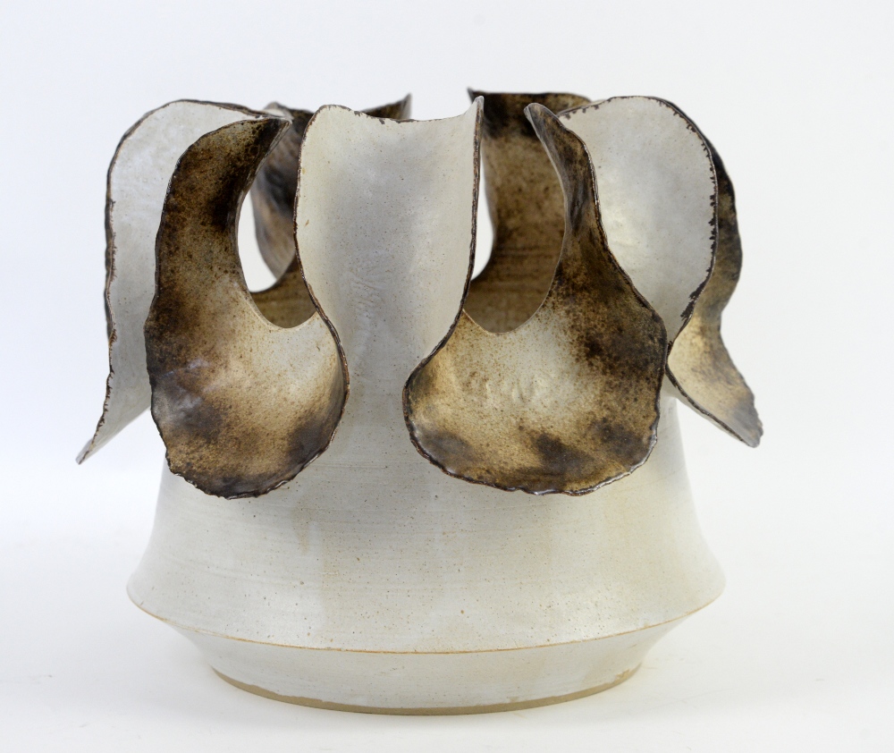 Deirdre Burnett (British, b.1939), studio pottery centrepiece bowl with ruffled lobe rim, creamy - Image 8 of 20