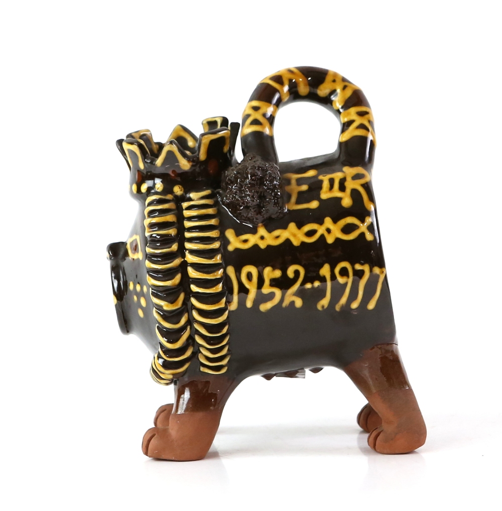 Mary Wondrausch slip decorated pottery lion, 'The Silver Jubilee' to one side and 'E II R 1952-1977' - Image 4 of 14