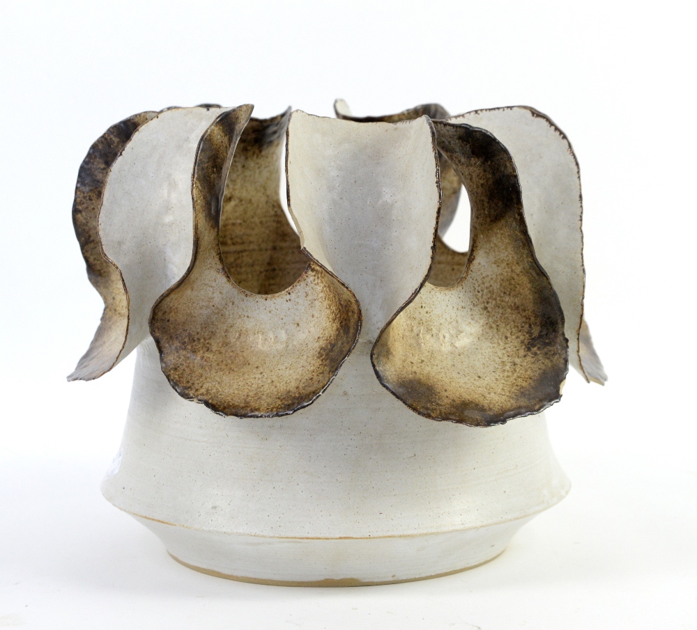 Deirdre Burnett (British, b.1939), studio pottery centrepiece bowl with ruffled lobe rim, creamy - Image 2 of 20