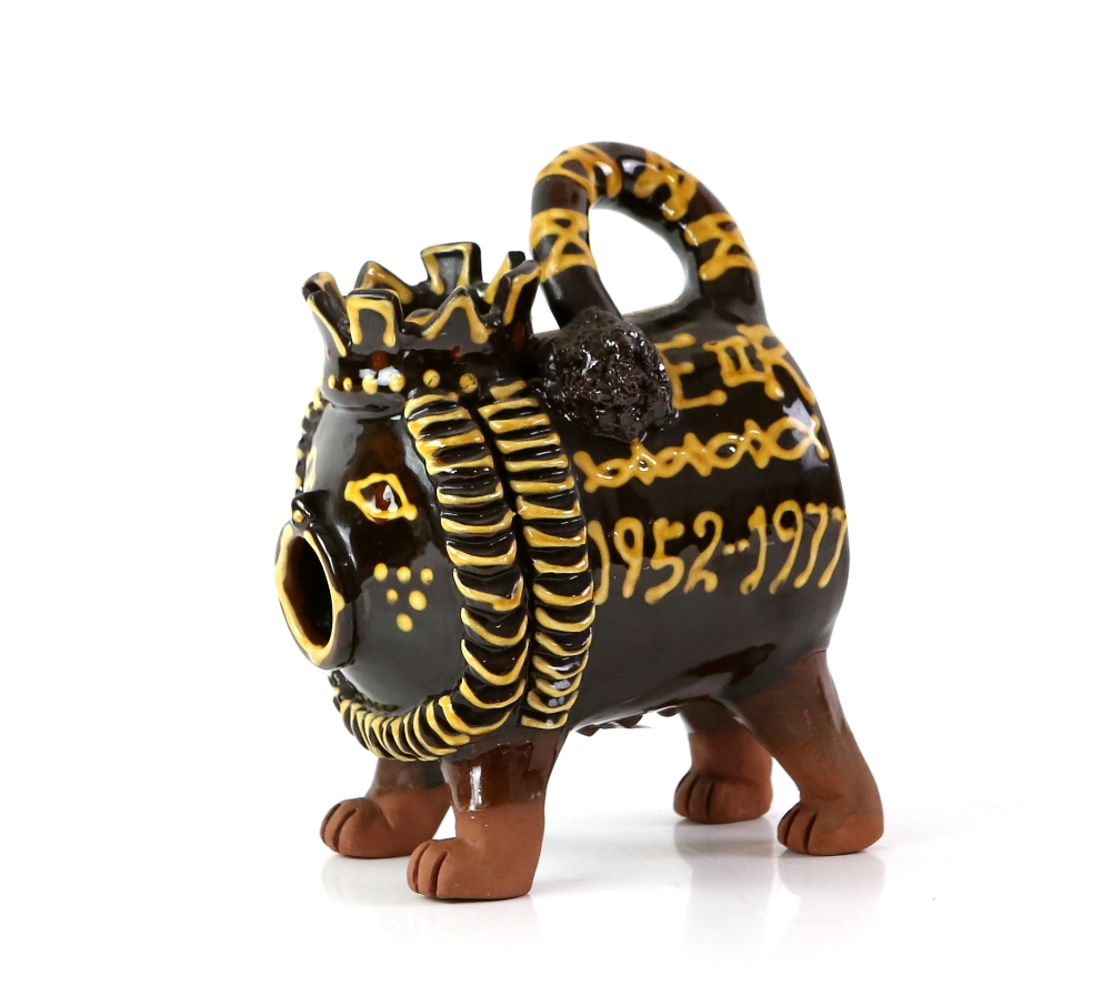 Mary Wondrausch slip decorated pottery lion, 'The Silver Jubilee' to one side and 'E II R 1952-1977' - Image 2 of 14