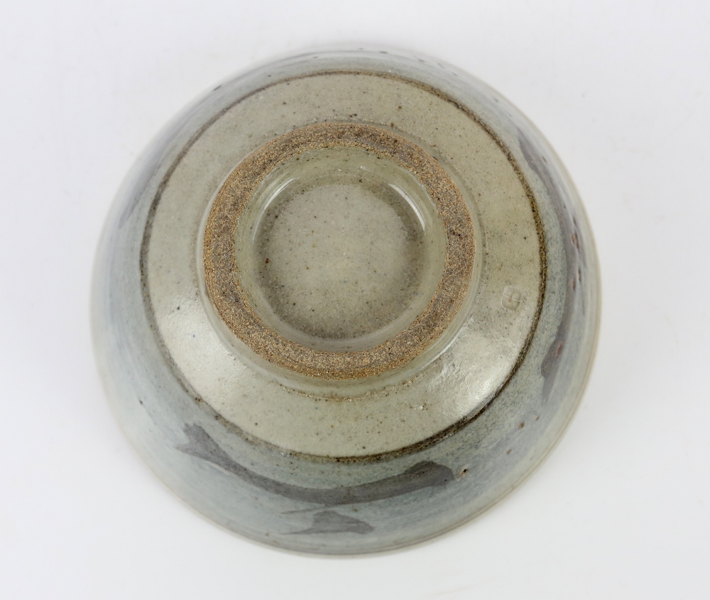 St Ives studio pottery footed bowl, in the manner of Bernard Leach, buff coloured, St Ives impressed - Image 9 of 10