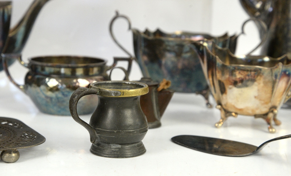 A quantity of silver plate to include various tea and coffee pots, mugs, sugar bowls etc. - Image 25 of 25