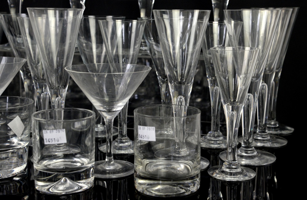 Suite of Dartington glasses Sharon comprising 8 champagne flutes (varying sizes) and three whiskey - Image 4 of 7