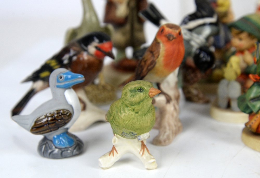 Collection of Goebel Hummel figurines of children (25) and 9 birds - Image 10 of 10