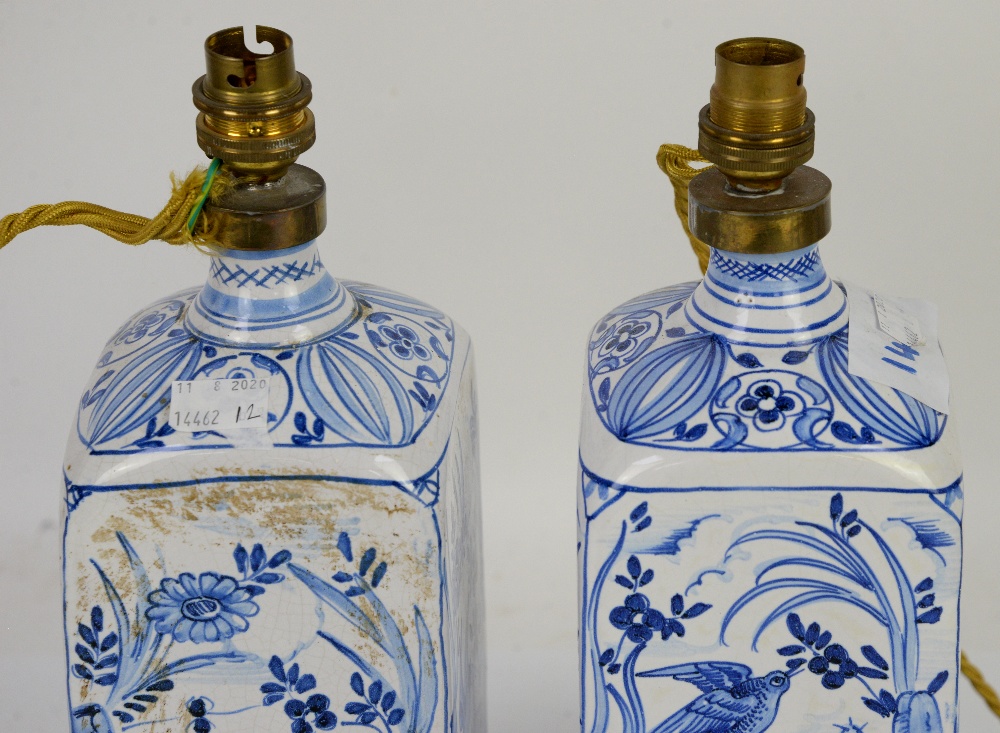 Pair of blue and white ceramic lamps decorated with birds of paradise, with a gilt-metal oil lamp - Image 4 of 11