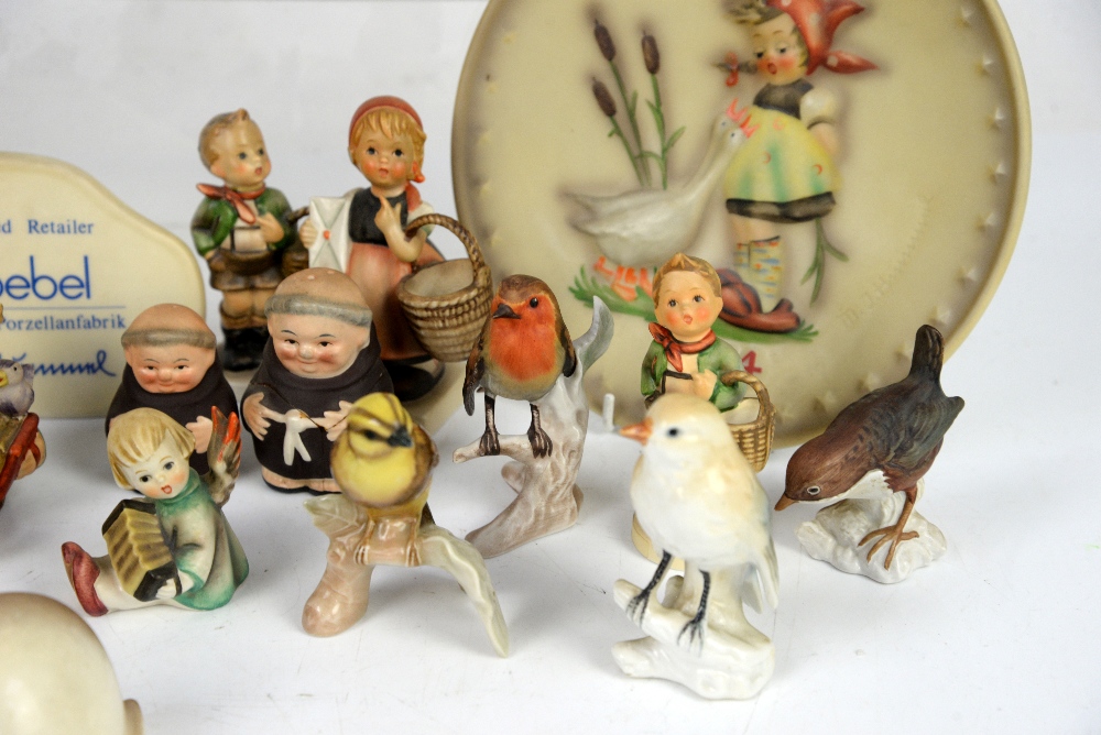 Collection of Goebel Hummel figurines of children (25) and 9 birds - Image 6 of 10