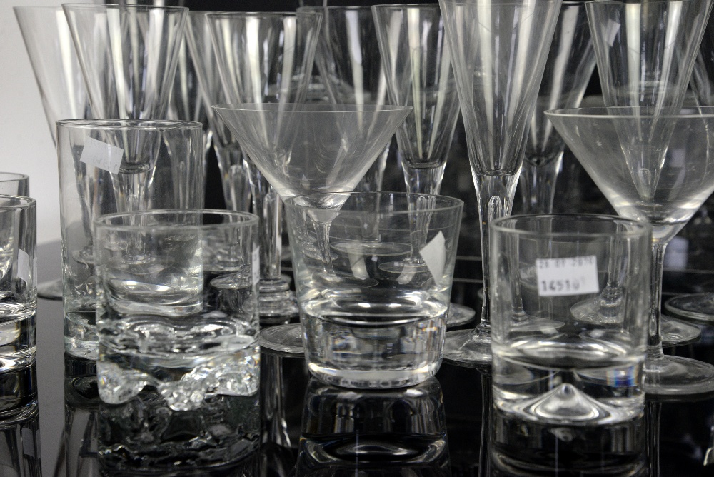 Suite of Dartington glasses Sharon comprising 8 champagne flutes (varying sizes) and three whiskey - Image 5 of 7