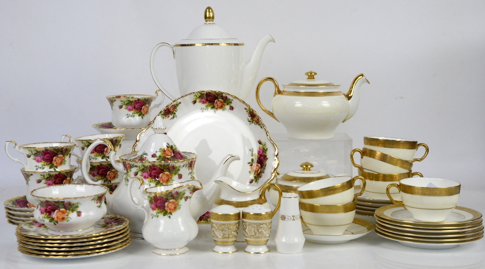 Royal Albert Old Country roses comprising tea pot cream jug, 6 cups and saucers, 6 tea plates, sugar - Image 5 of 12