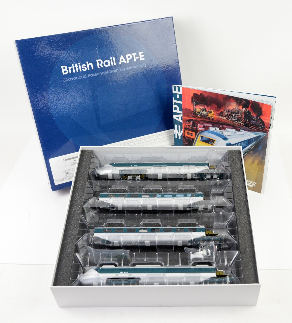 Rapido Trains Inc., 00 gauge set 13001 British Rail APT-E, boxed,PROVENANCE: From a deceased estate.