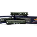 Bachmann H0/00 gauge, Branch line, two diesel locomotives and three carriages,in BR green livery,