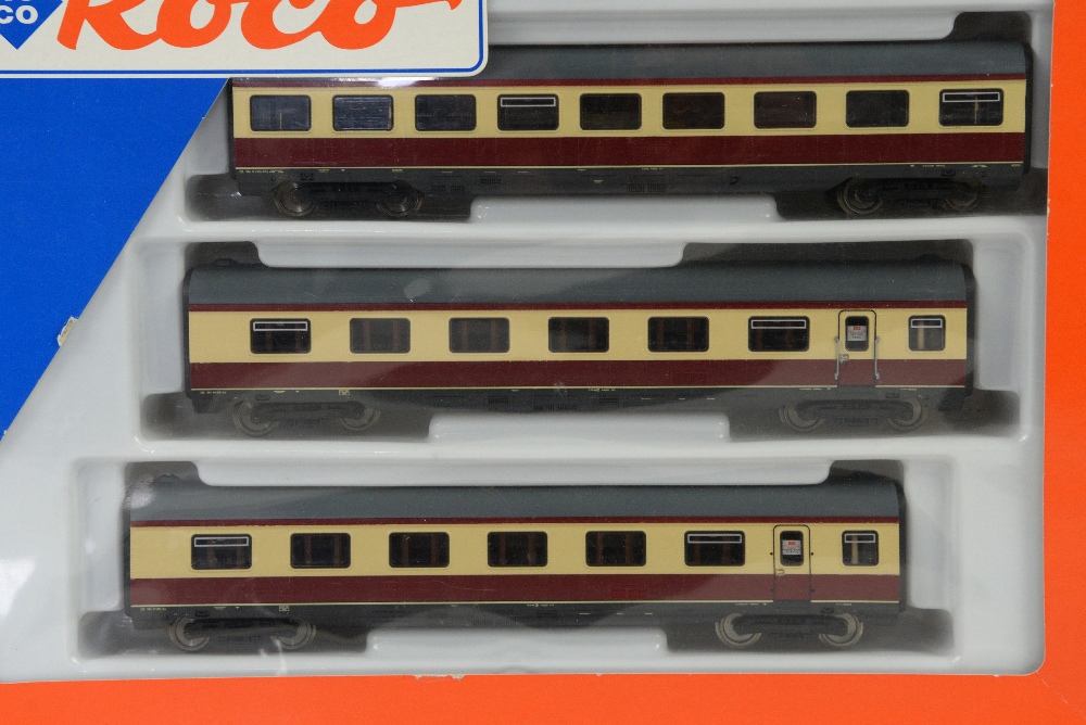 Roco H0/00 gauge 43033 SNCF, 43078 SNCF train packs and 43014 TEE coach pack, (3), boxed, - Image 2 of 2