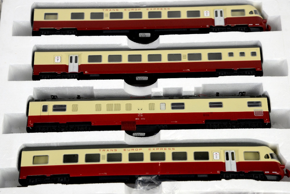 Lima Golden Series H0/00 gauge 149800P, and 149812 Cisalpin Gottardo train set, (2), boxed, - Image 3 of 3